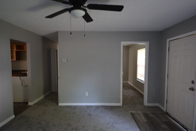 Building Photo - 10032 Regency Ct