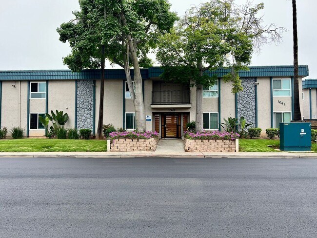 Building Photo - Del Coronado Villas 3
