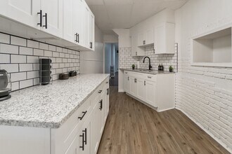 Building Photo - Affordable 3BR Home with Private Yard – Walk to Downtown!