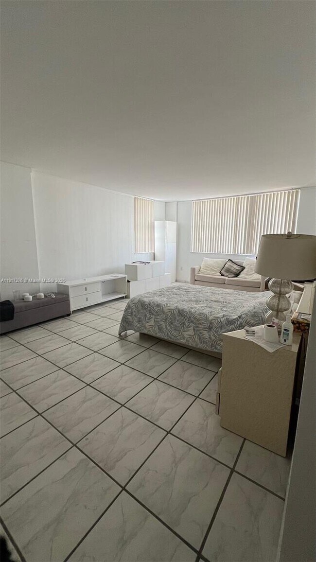 Building Photo - 5825 Collins Ave