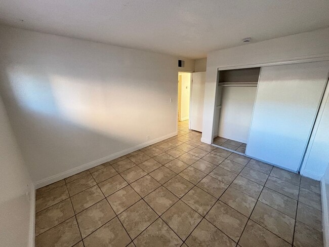 Building Photo - Charming 2Bed/1Bath ground floor apartment located in Northern/Central part of Las Vegas