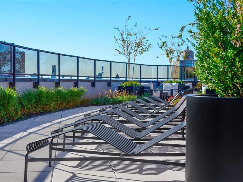 Building Photo - 175 E 96th St