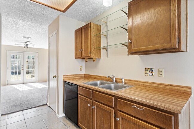 Building Photo - 3 Bedroom/2 Bath Applecreek Subdivision