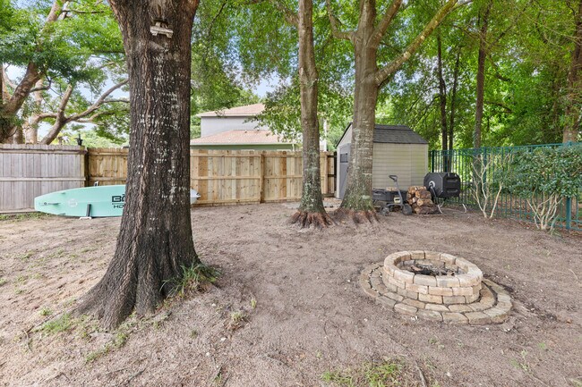 Building Photo - 2899 Chanterelle Cove