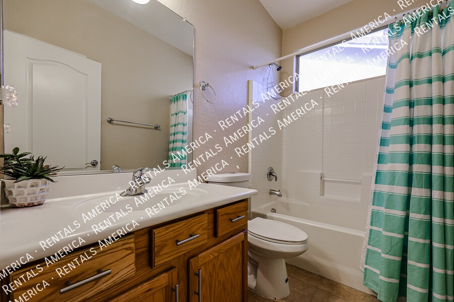 Building Photo - 17518 W Lisbon Ln