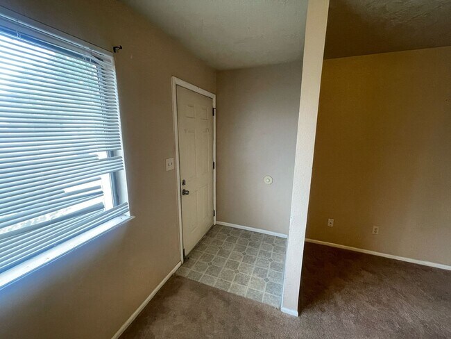 Building Photo - 383-391 N Wood Cir