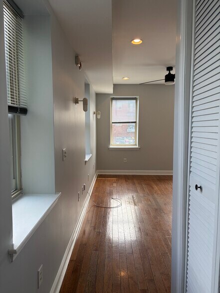 Building Photo - 115 E Girard Ave