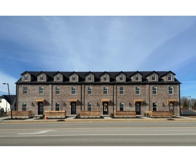 Building Photo - 5902 S Bellview Rd