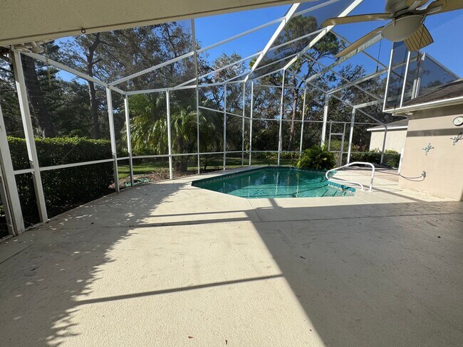 Building Photo - 4 Bedroom 2 Bathroom + Den - Attached Garage and  Heated  Pool!