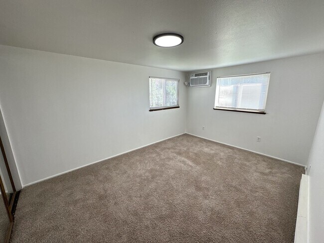 Building Photo - Great Richland location!