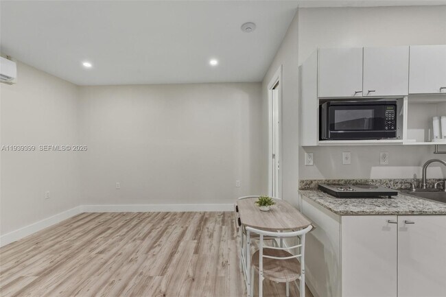 Building Photo - 10912 SW 146th Ave