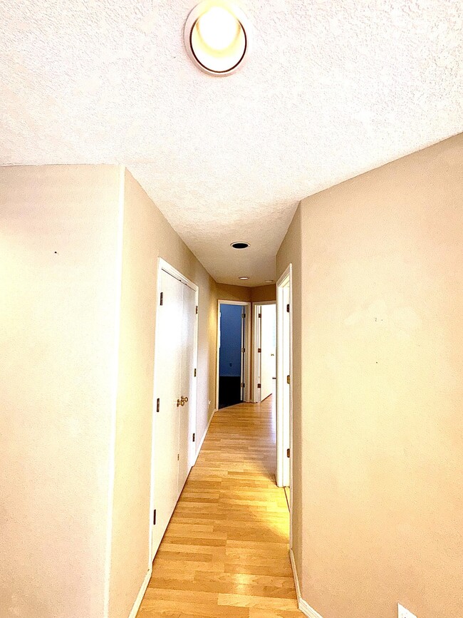 Building Photo - 7039 Casa Elena Dr NE