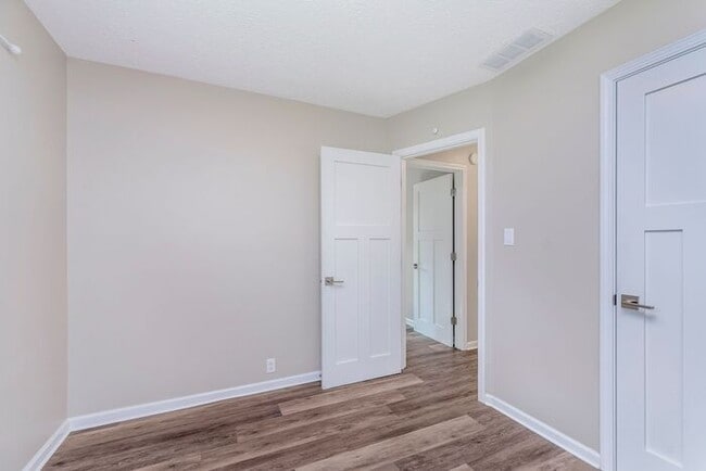 Building Photo - Beautifully updated home located in the he...