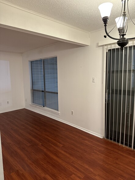 Building Photo - 5653 Encino Cv