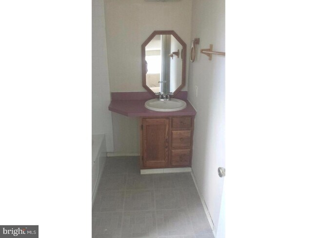 Building Photo - 35 Florence Tollgate