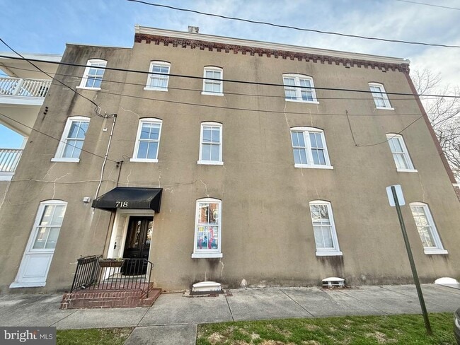 Building Photo - 718 Oronoco St