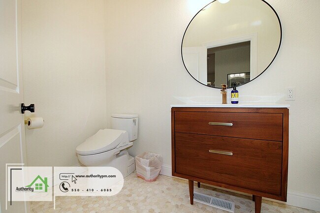 Building Photo - 3350 Mountain Oak Dr