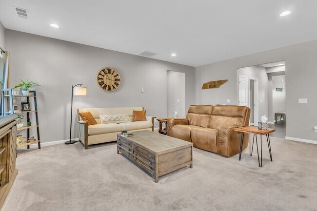 Building Photo - 6930 Wellsford Ln