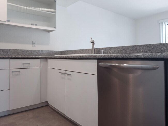 Building Photo - 35200 Cathedral Canyon Dr