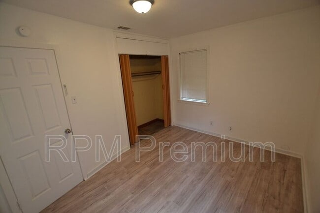 Building Photo - 6866 Autumn Ave
