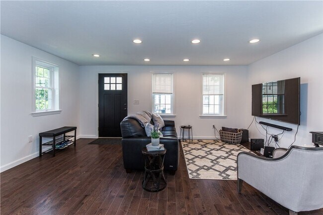 Building Photo - ****Providence – Eastside/Fox Point Single Family - $2,550****