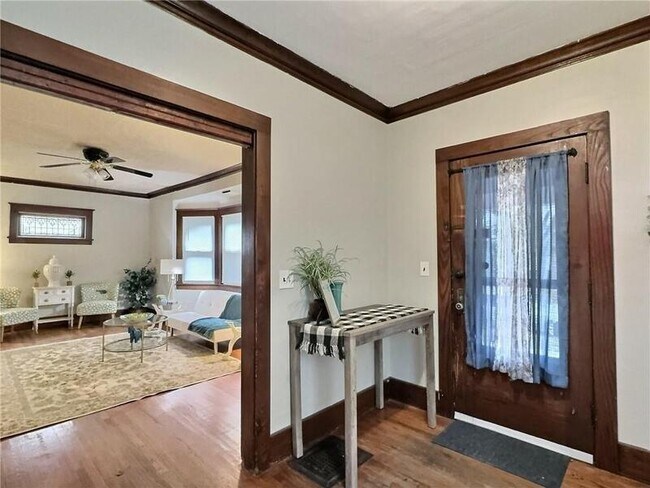 Building Photo - 350 Augustine St