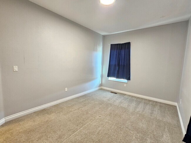 Building Photo - 18187 Kodiak Bear Ct