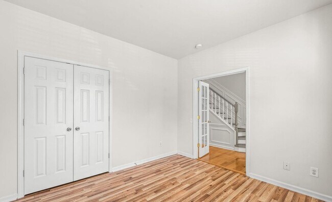 Building Photo - This Stunning Townhome in the Heart of Ballantyne