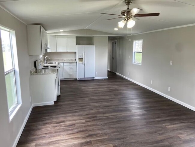 Building Photo - Newly remodeled 3 Bedroom, 2 Bathroom home...