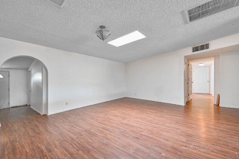 Building Photo - 3233 N El Tovar Ave