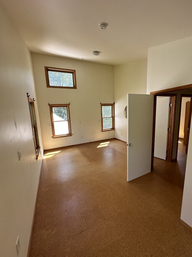 Building Photo - 62 Mt Pleasant Rd