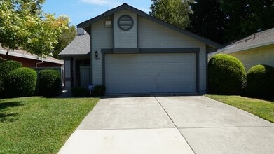 Building Photo - Charming 2 bedroom 2 bathroom home in the pocket area of Sacramento!