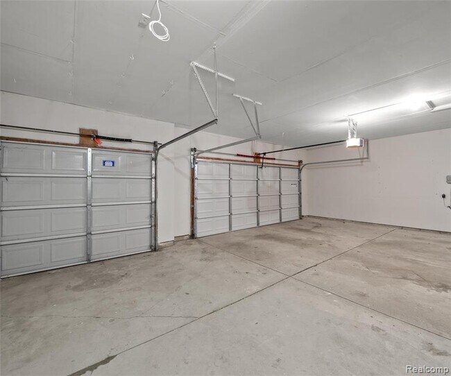 Building Photo - 5864 Willow Ridge Dr