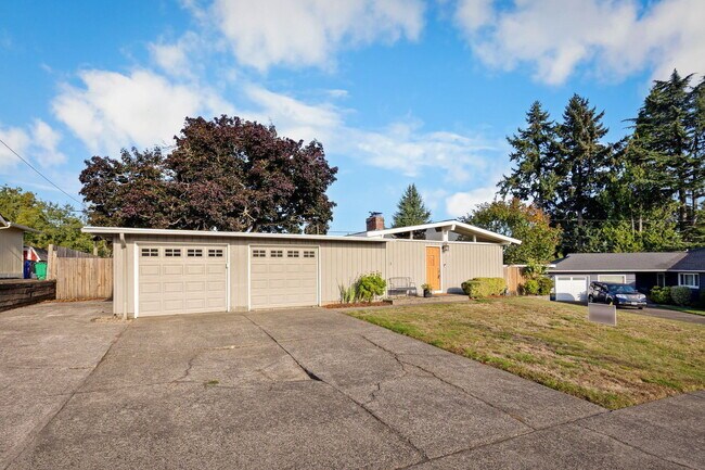 Building Photo - 2637 NE 138th Pl