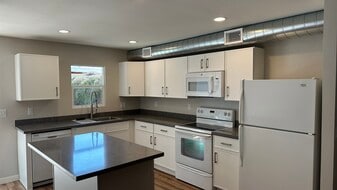 Building Photo - 2808 S Mill Ave