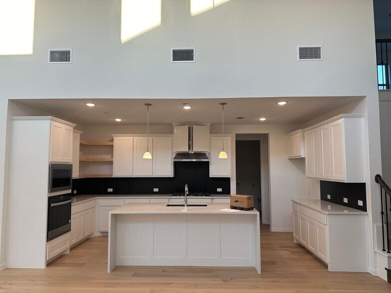 Building Photo - 613 Florence Trl