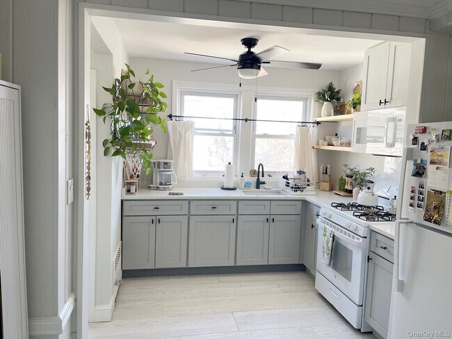 Building Photo - 128 Roosevelt Blvd