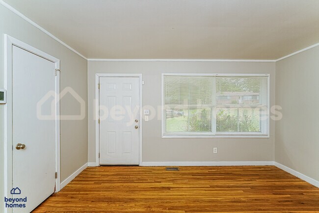 Building Photo - Discover this 3-bedroom, 1.5-bath home in Birmingham’s Spring Lake area!