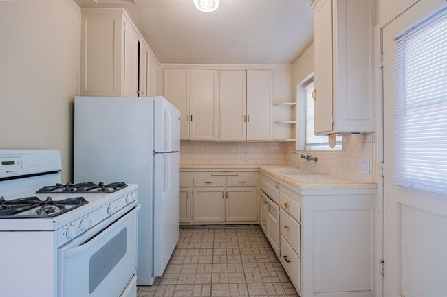 Building Photo - 1506 S Catalina Ave