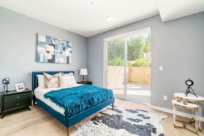 Building Photo - Windsor Square Villas