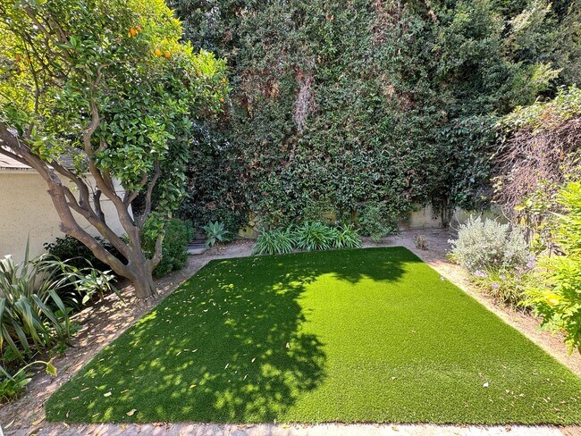 Building Photo - 8343 DUNBARTON - SHORT TERM LEASES AVAILABLE , NEWER*4 BD*3BA*TOWNHOME*PRIVATE YARD*WASHER/DRYER*