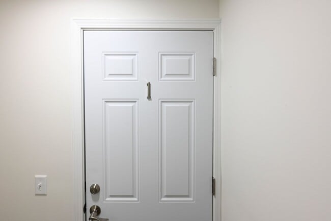 Building Photo - 108 Western Ave