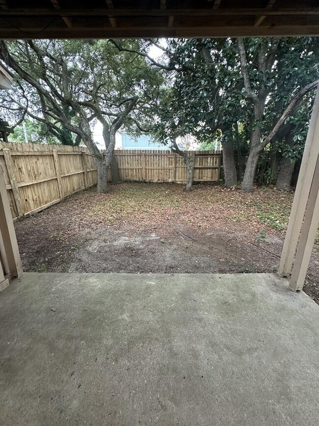 Building Photo - 122 Scottwood Dr SE