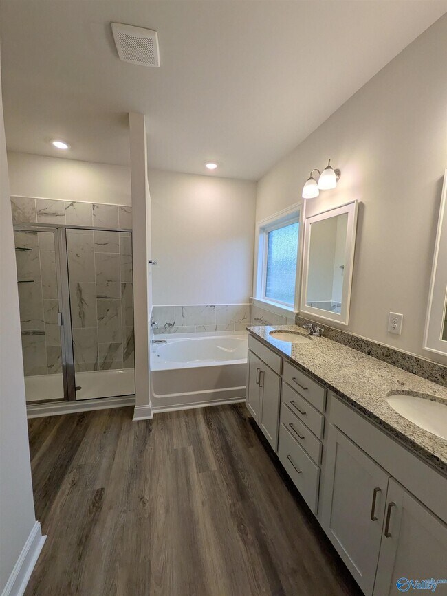 Building Photo - 336 Jackson Pt Cir