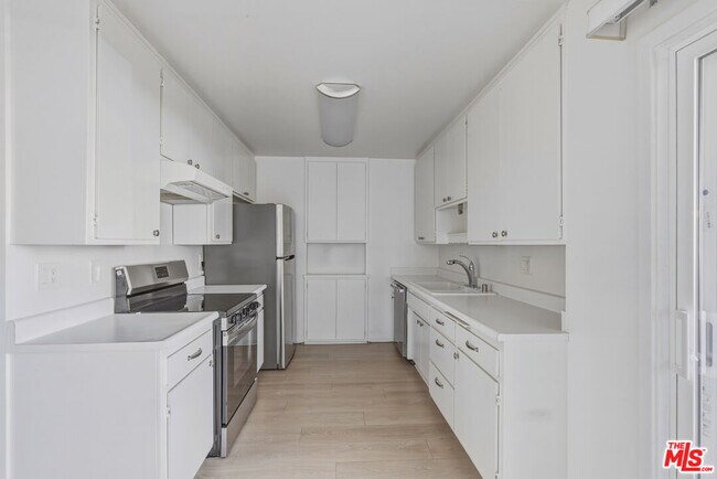 Building Photo - 2020 Graham Ave