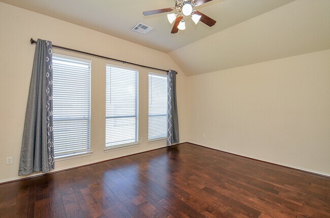 Building Photo - 5915 Turkey Creek