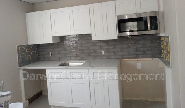 Building Photo - 7 E Main St