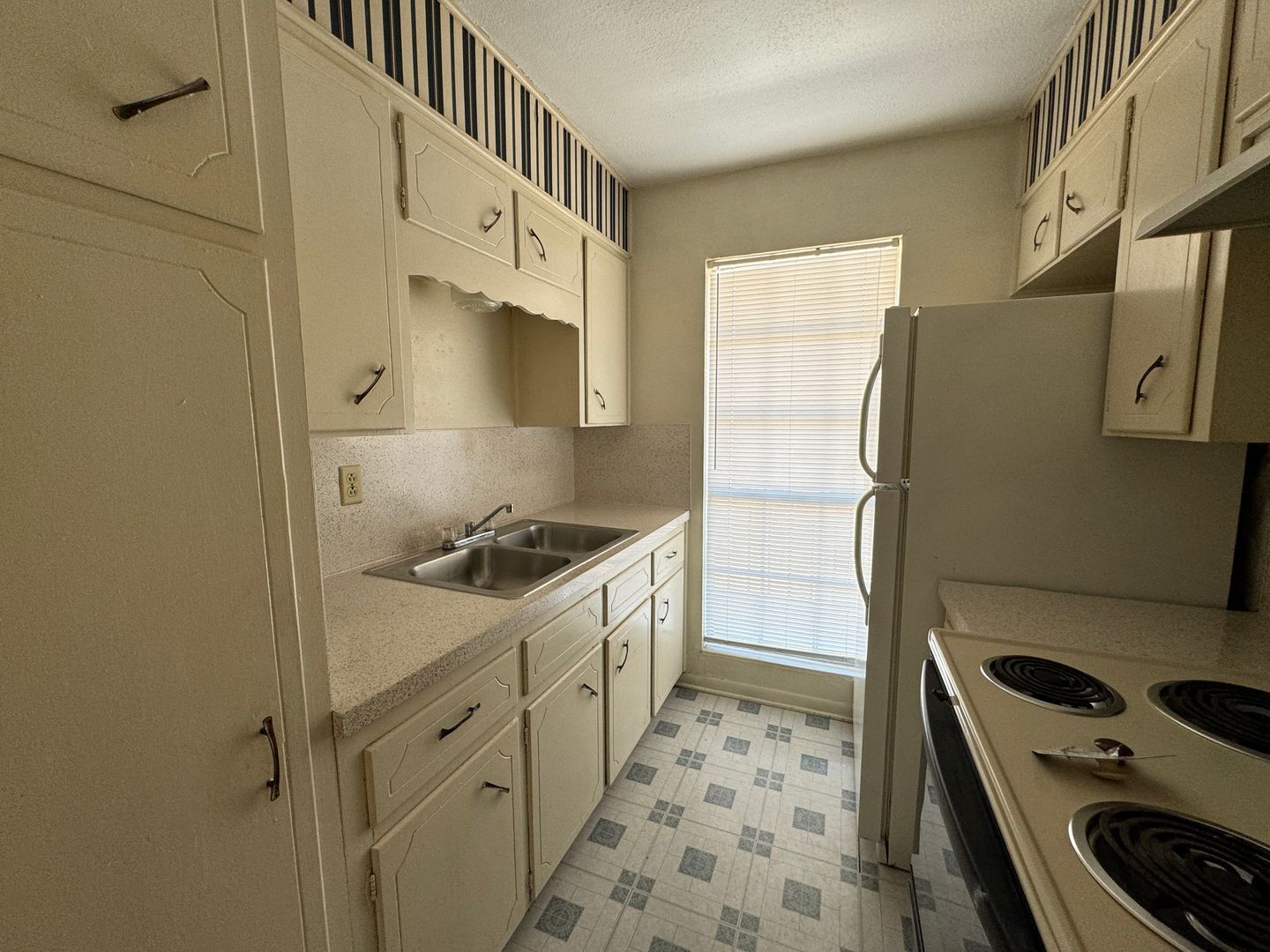 Building Photo - 224 Hold St