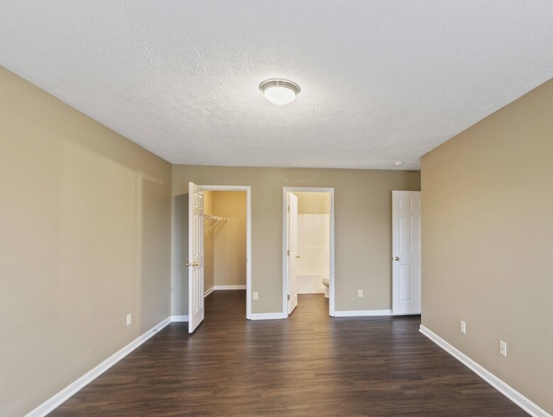 Building Photo - 5877 Hayden Dr