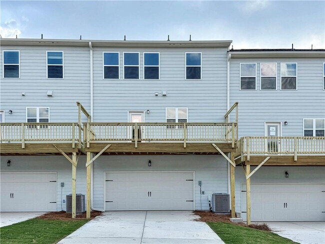 Building Photo - 2712 The Ln NE